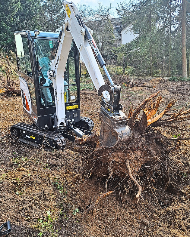 Porządkowanie terenu minikoparką. Oferujemy kompleksowe porządkowanie terenu z wykorzystaniem minikoparki: usuwamy: - krzewy, - korzenie - trudno dostępne elementy, których nie da się usunąć ręcznie. Przygotowujemy działki pod: - inwestycje, - ogrody, - inne zagospodarowanie,